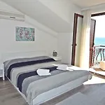Rooms&apartments Star Split
