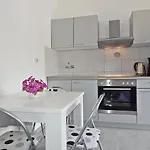 Rooms&apartments Star Apartman *